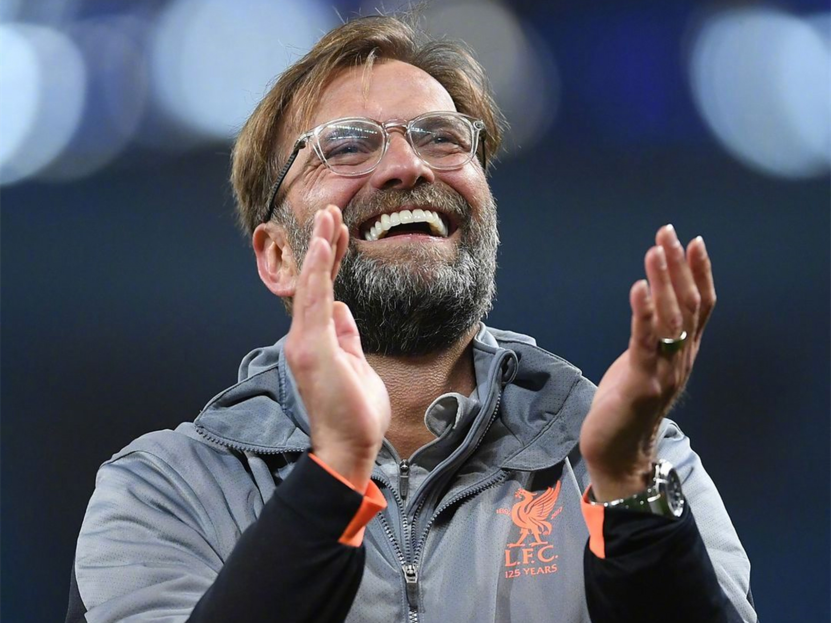 南宫28斯图加特训练开放日，转会期强势反弹引欢呼，英超在即，年轻球员得到机会的简单介绍