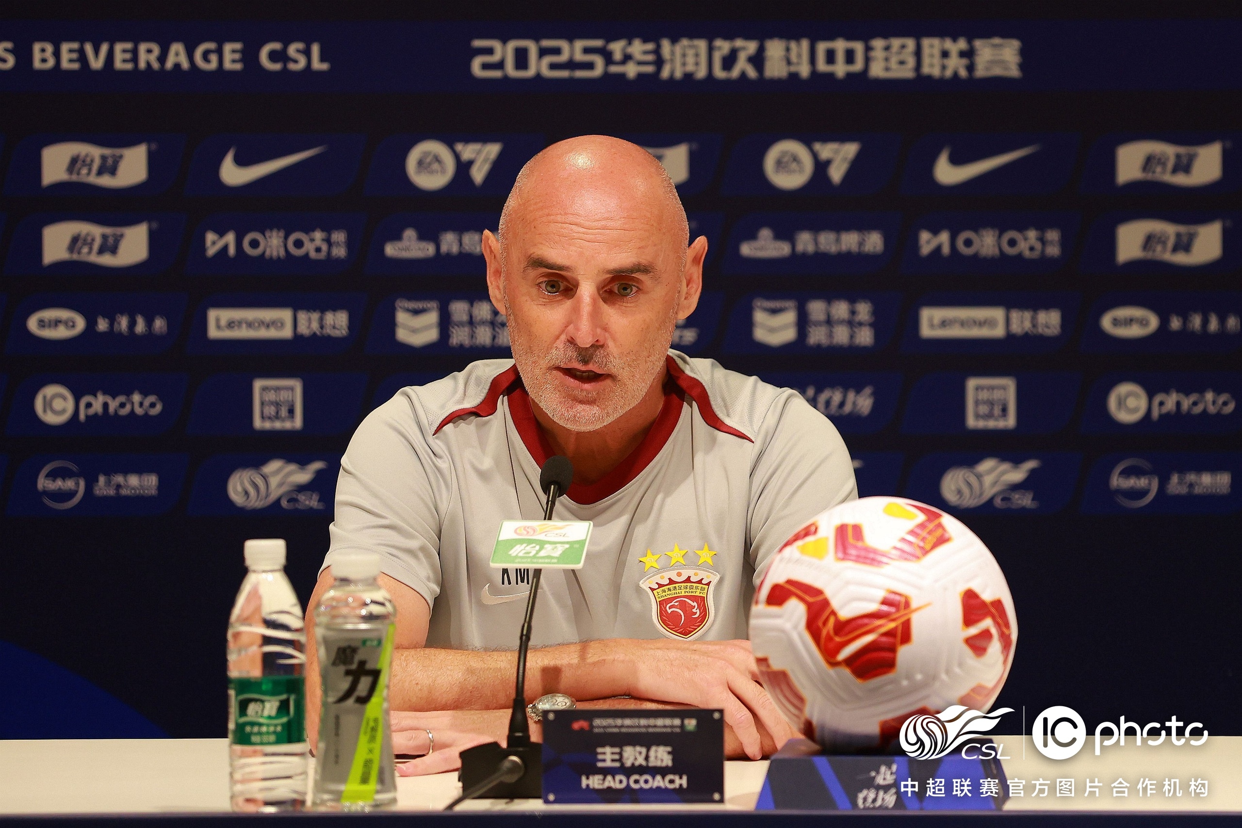 斯图加特训练开放日，转会期强势反弹引欢呼，英超在即，年轻球员得到机会的简单介绍