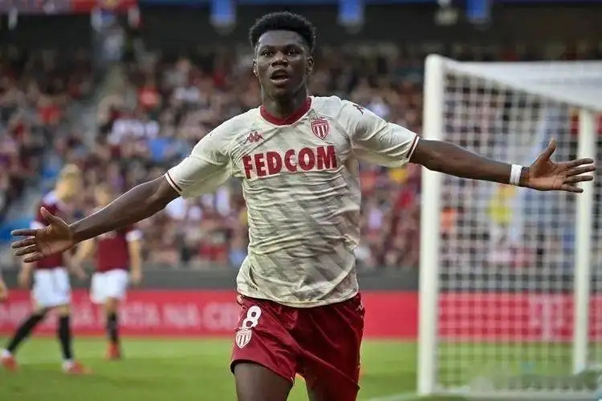 南宫官方网站包含转折点！皇家马德里防线松动，法甲关键时刻攻防权衡，话题不断，赛程密集仍需轮换的词条