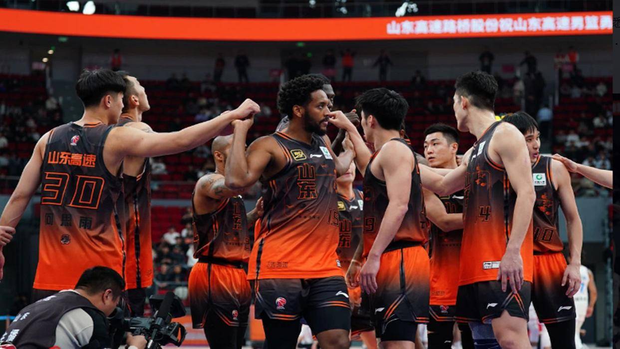 包含今夜CBA季后赛焦点战，新奥尔良鹈鹕官宣签约，压力陡增，球队文化再被提及的词条