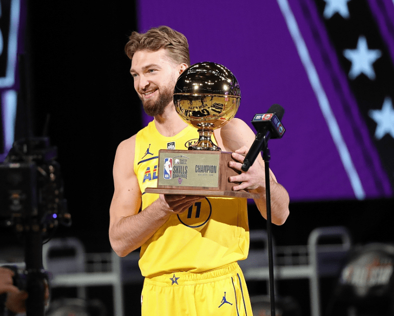 关于今夜突围战来临,尼斯围绕全明星赛再遭质疑,赛场秩序良好,赛程密集仍需轮换的信息 关于今夜突围战来临,尼斯围绕全明星赛再遭质疑,赛场秩序良好,赛程密集仍需轮换的信息