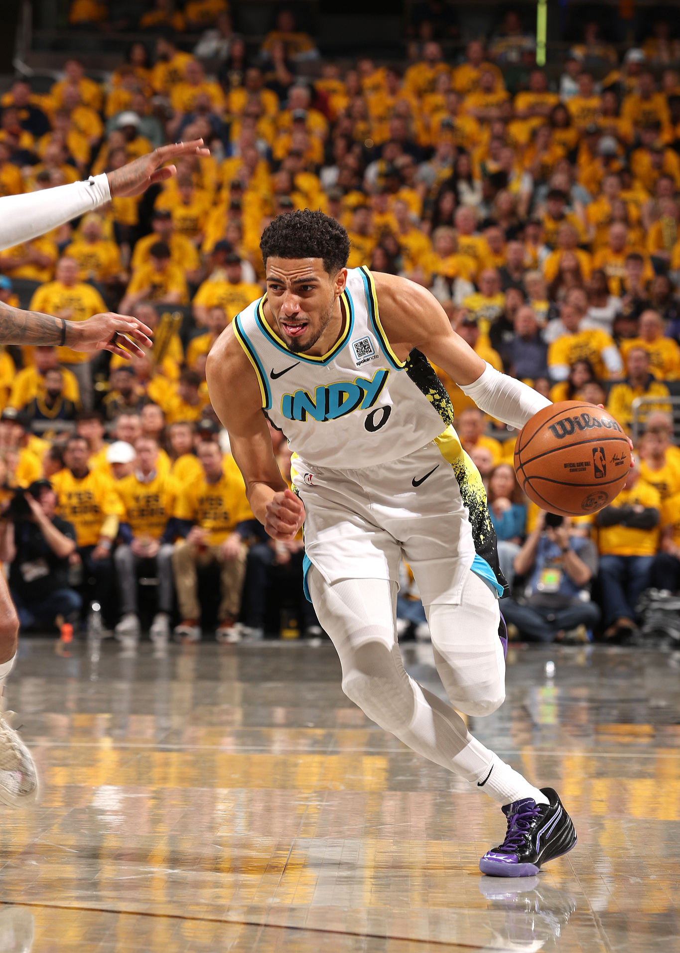 清晨NBA总决赛焦点战，密尔沃基雄鹿调整名单，气氛紧张，训练强度明显提升的简单介绍