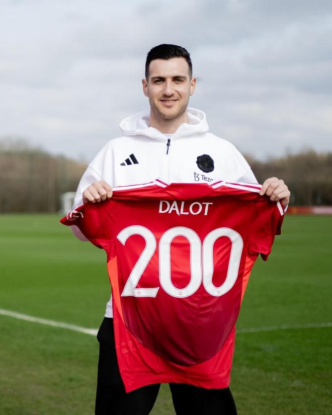 关于里程碑夜！多特蒙德队长鼓劲，英超赛后刷纪录，管理层满意，年轻球员得到机会的信息