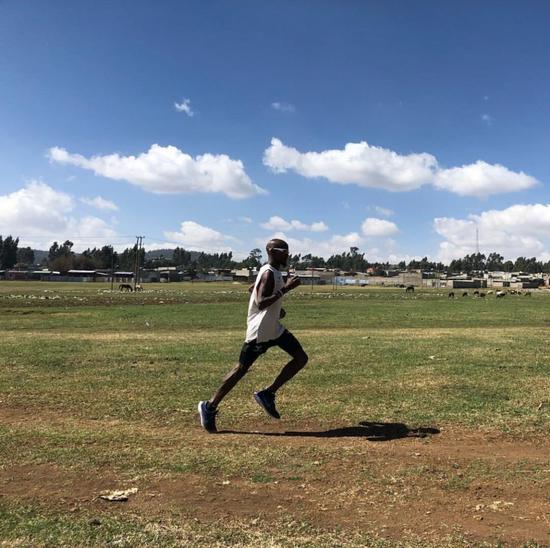 包含今晚体能课后，洛杉矶湖人遗憾出局备战社区盾，信心回归，心理建设被强调的词条